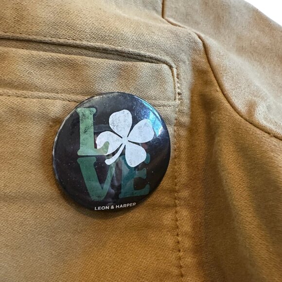 Leon & Harper Button-Down Camel Jacket Patch Pocket w/ Clover Pin Size Medium - Picture 4 of 12